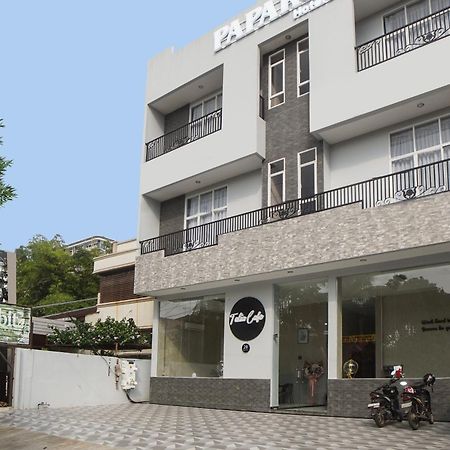 Super Oyo Capital O 92066 Papakoel Hotel & Cafe Medan Esterno foto