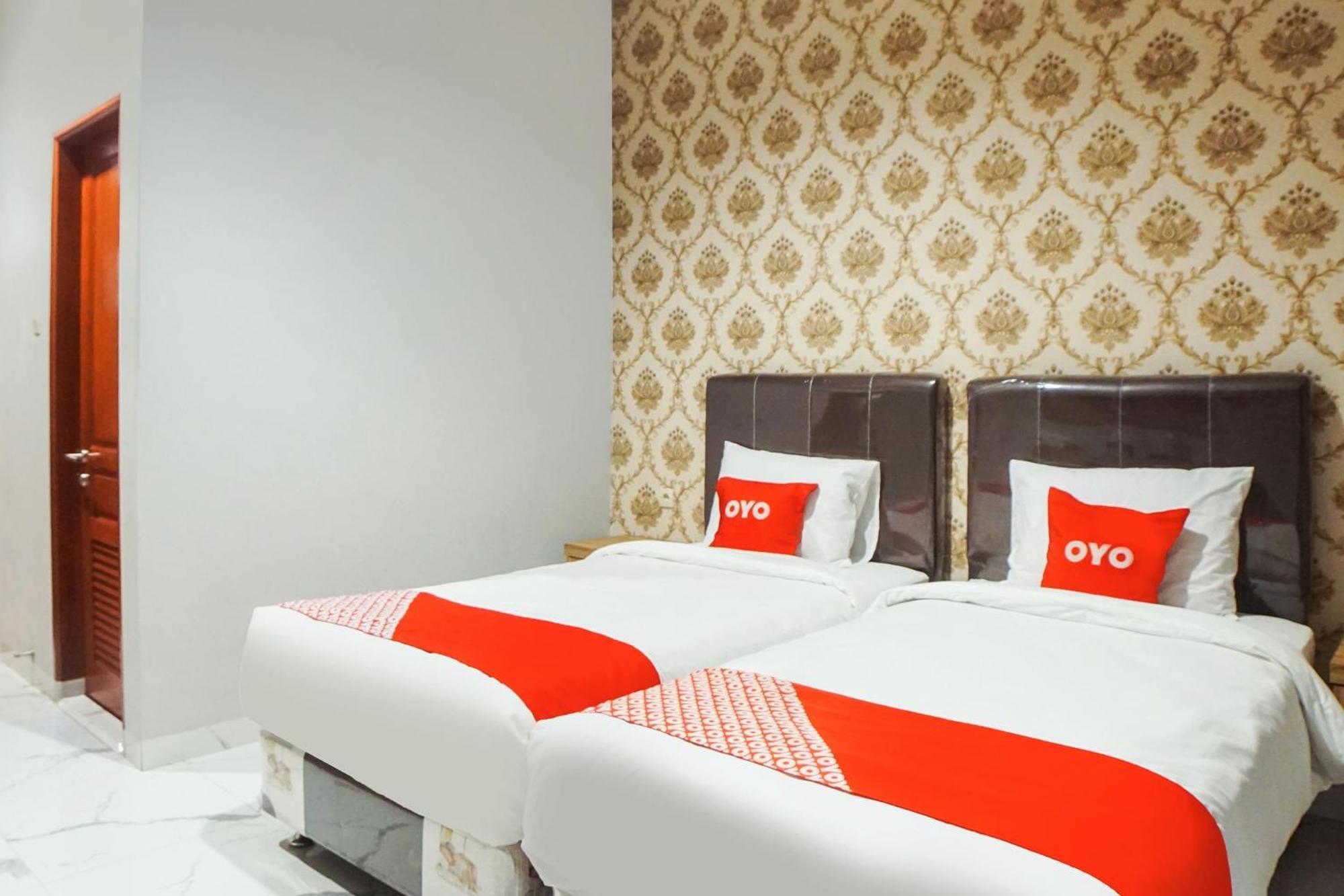 Super Oyo Capital O 92066 Papakoel Hotel & Cafe Medan Esterno foto