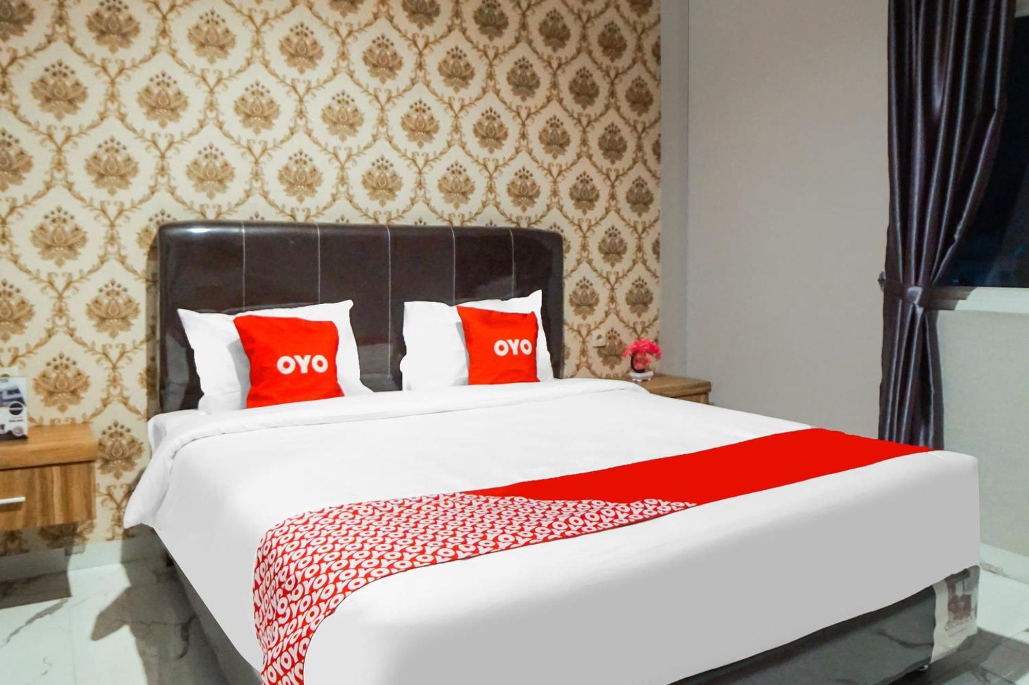 Super Oyo Capital O 92066 Papakoel Hotel & Cafe Medan Esterno foto