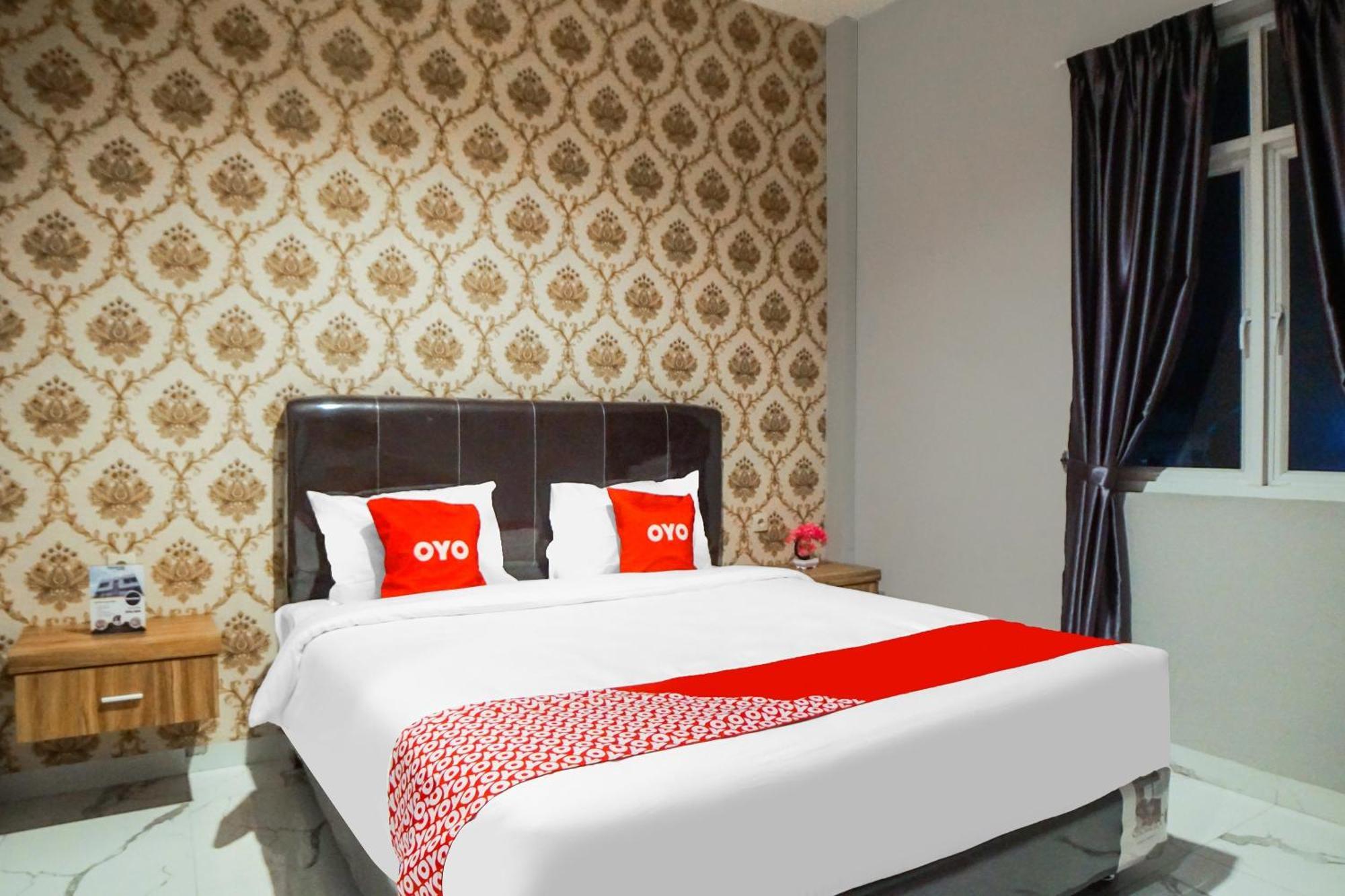 Super Oyo Capital O 92066 Papakoel Hotel & Cafe Medan Esterno foto